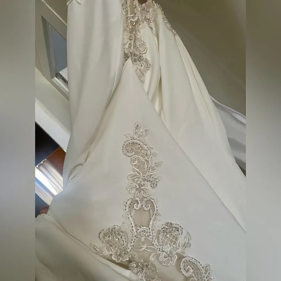 The magnificent Maggie Sottero Odette wedding dress SZ 12 - Picture 8 of 15